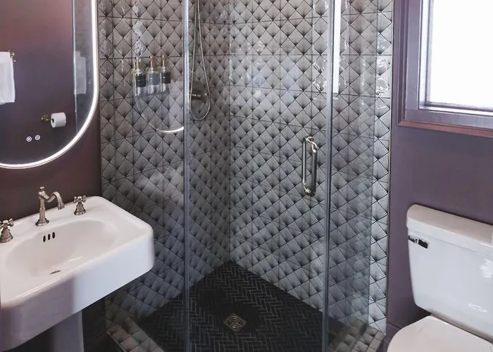 The Gilded Lady - The Socialite Apartment Pensacola